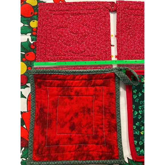 4 Quilted Holiday Pot Holders - Picture 7 of 7
